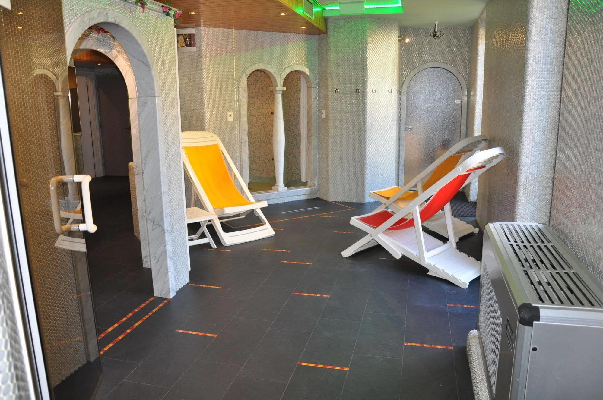 Liberty Hotel Malé Extérieur photo